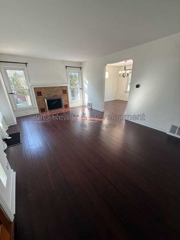 1006 Hull Ave - Photo 2 of 10
