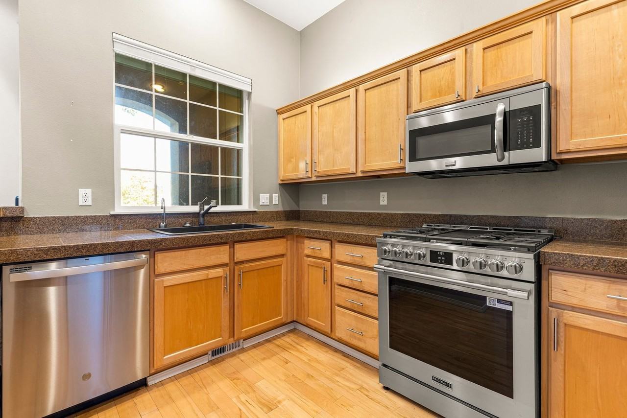 1790 Ne Ashberry Dr - Photo 6 of 25