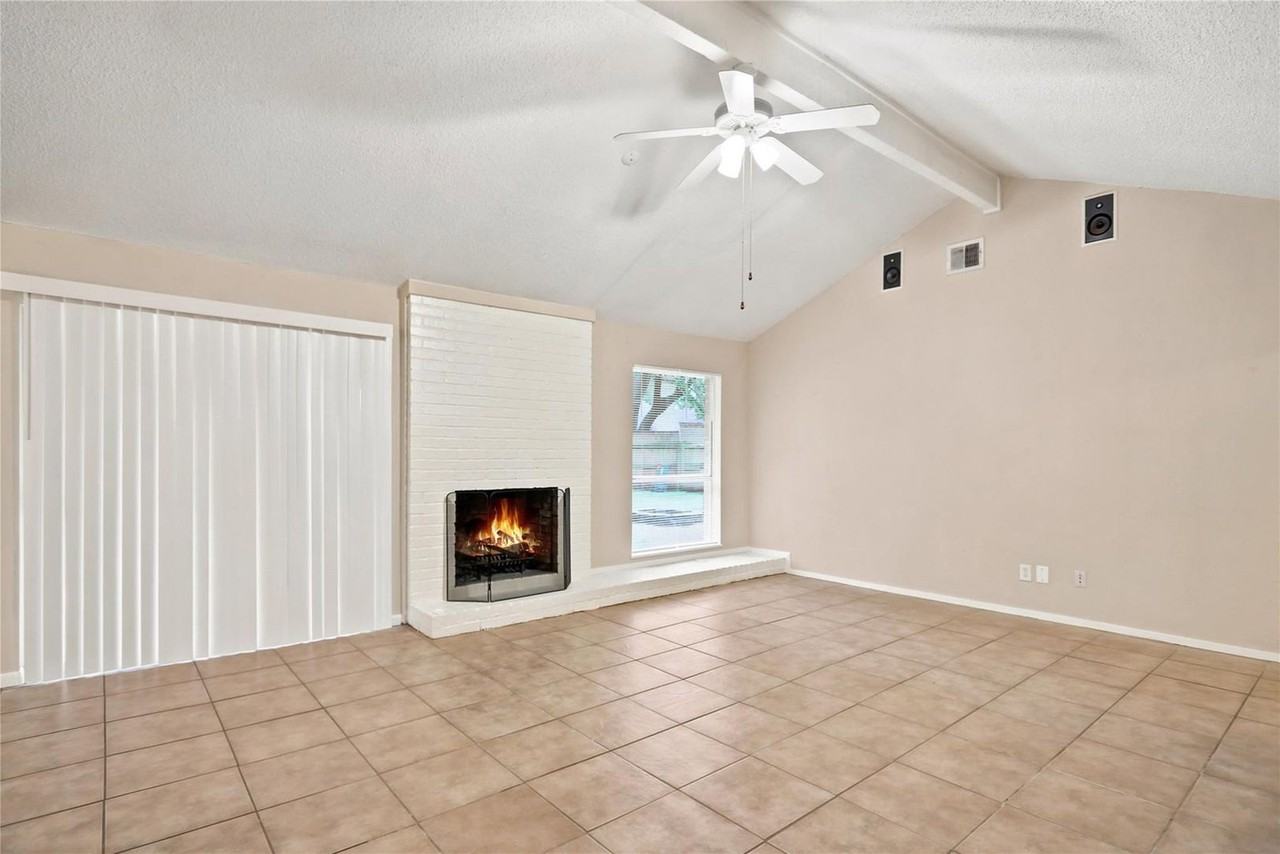 22423 Deville Dr - Photo 3 of 23