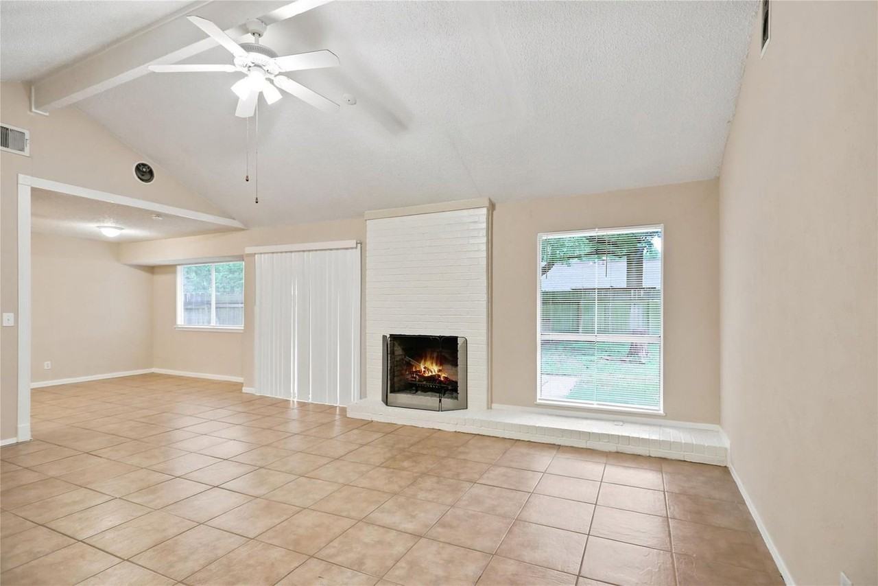 22423 Deville Dr - Photo 4 of 23