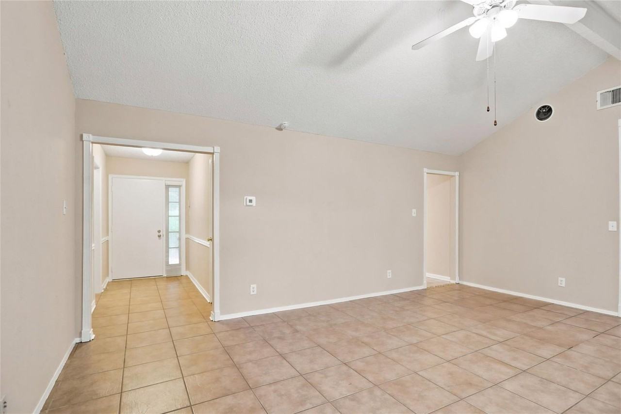 22423 Deville Dr - Photo 5 of 23