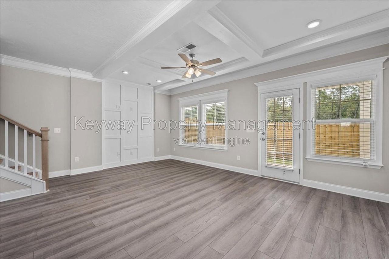 208 Linsmore Ln - Photo 4 of 20