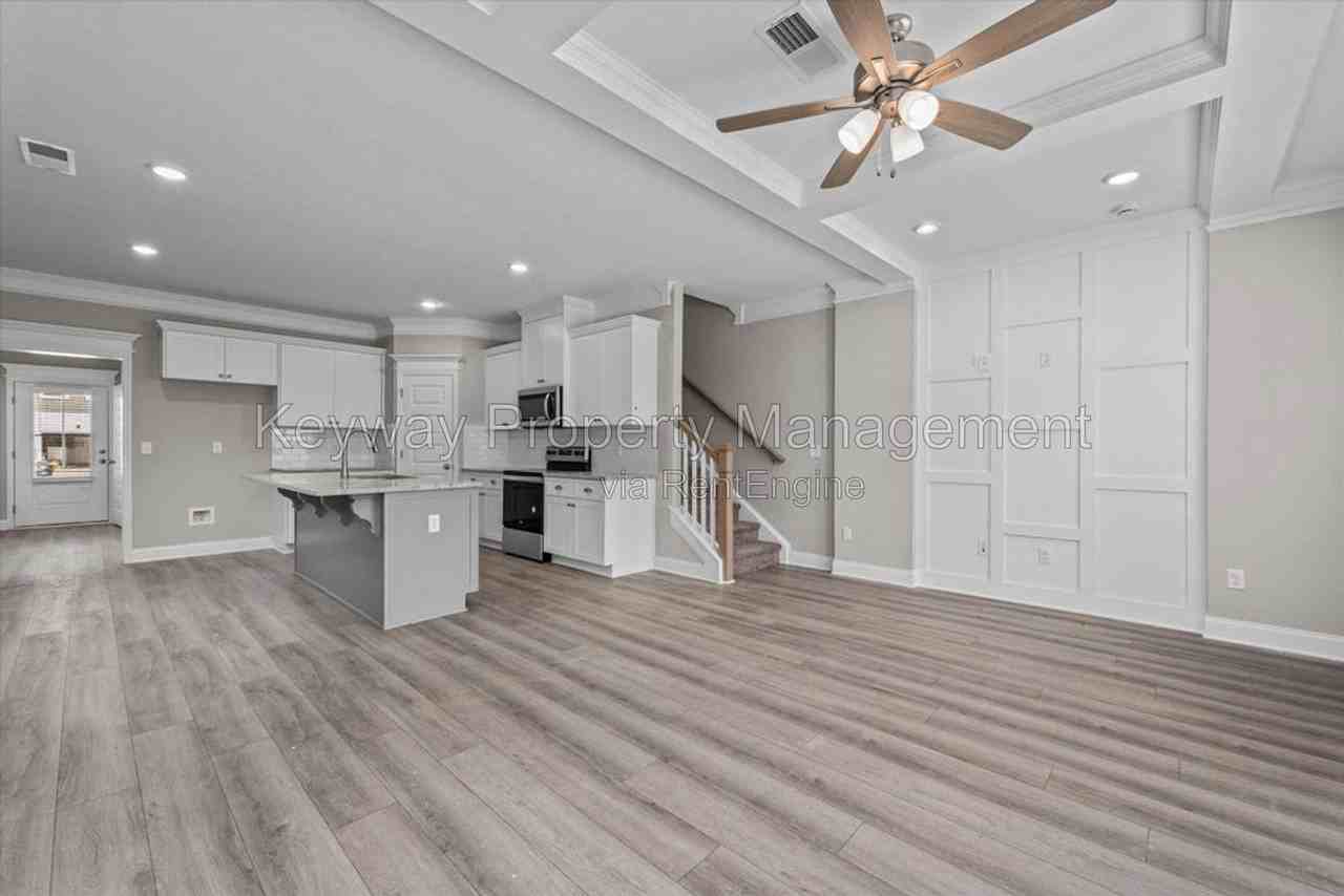 208 Linsmore Ln - Photo 5 of 20