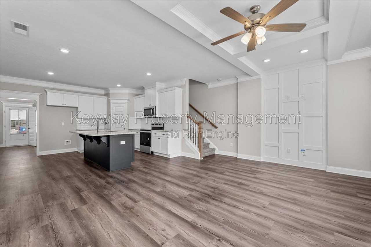208 Linsmore Ln - Photo 6 of 20
