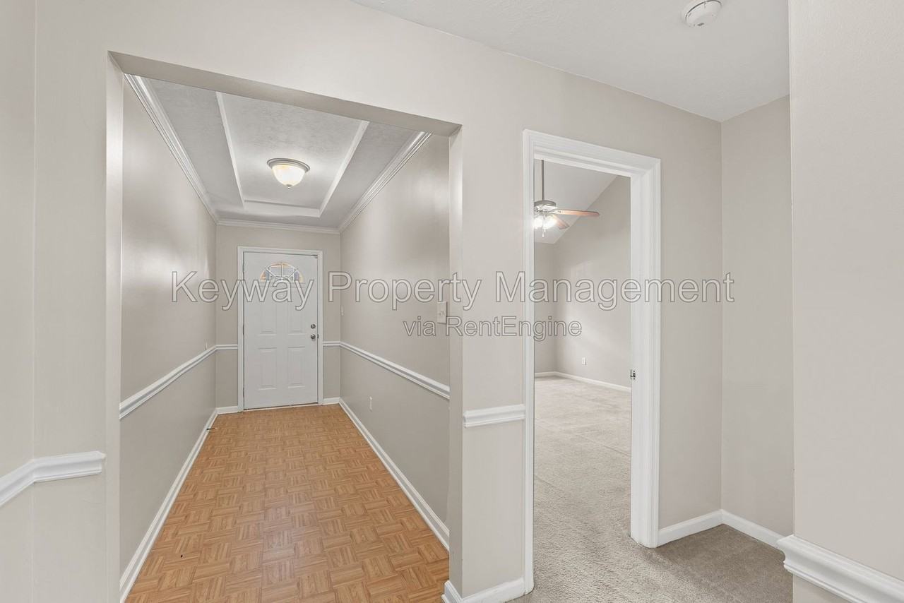 7624 Main St - Photo 5 of 32