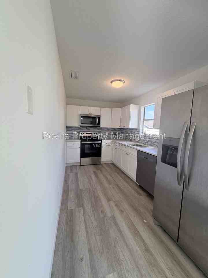 1951 Tropic Bay Ct - Photo 2 of 12