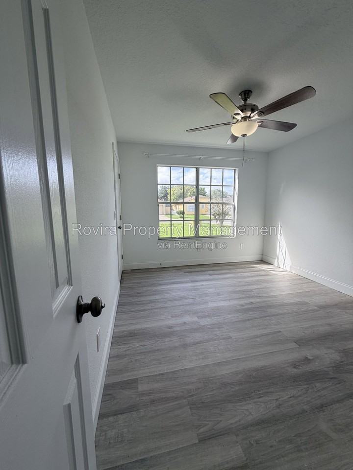 1951 Tropic Bay Ct - Photo 3 of 12