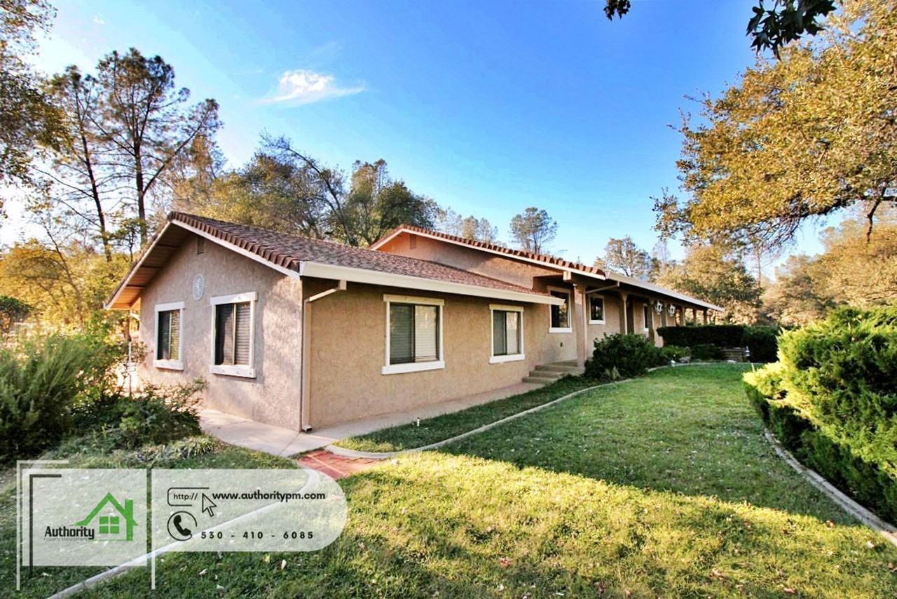 15624 Ranchland Dr - Photo 2 of 40