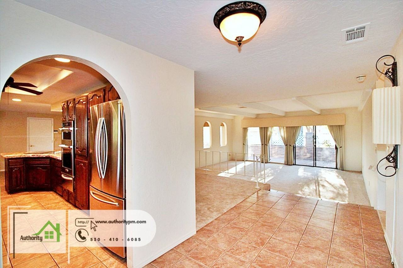 15624 Ranchland Dr - Photo 4 of 40