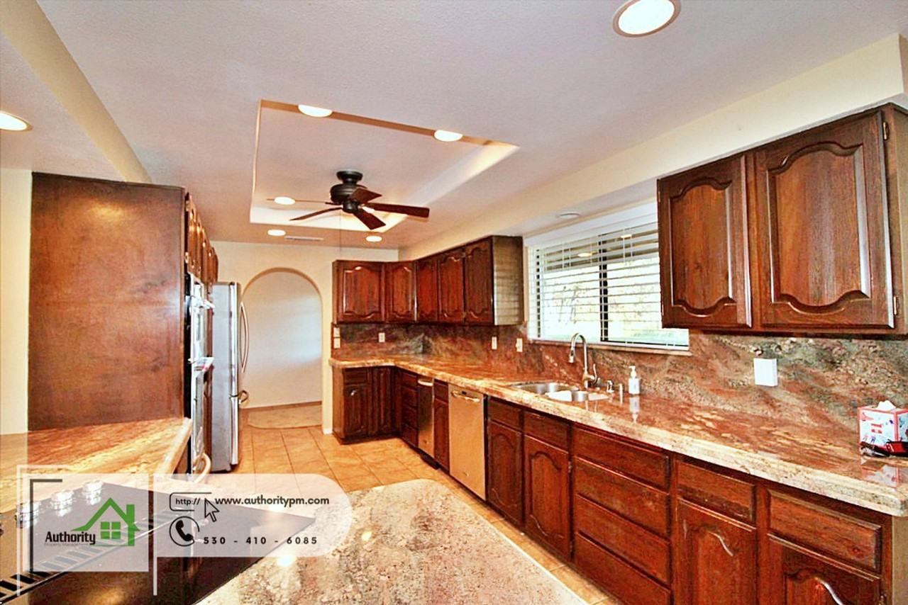 15624 Ranchland Dr - Photo 7 of 40