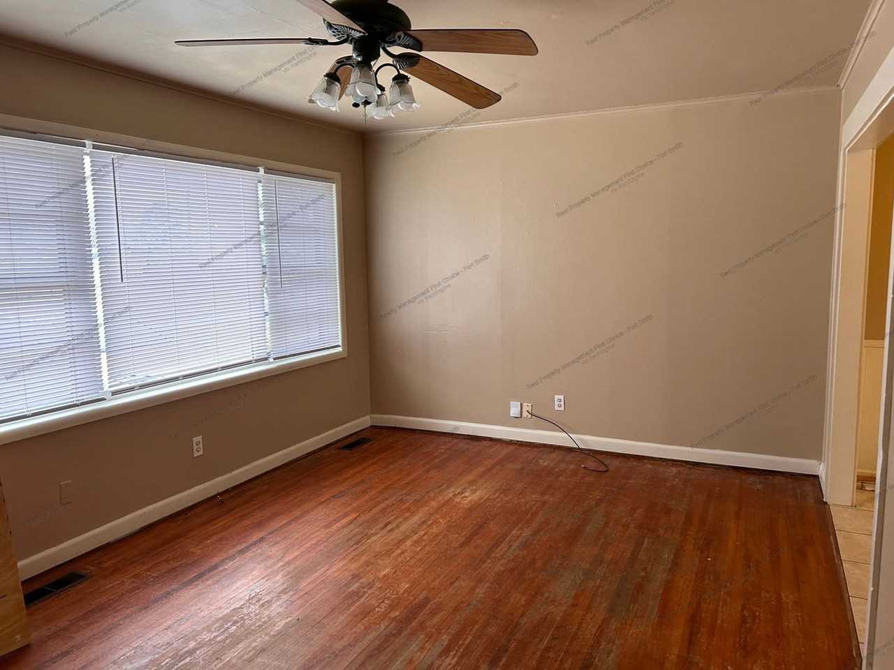 2705 Phoenix Ave - Photo 2 of 12