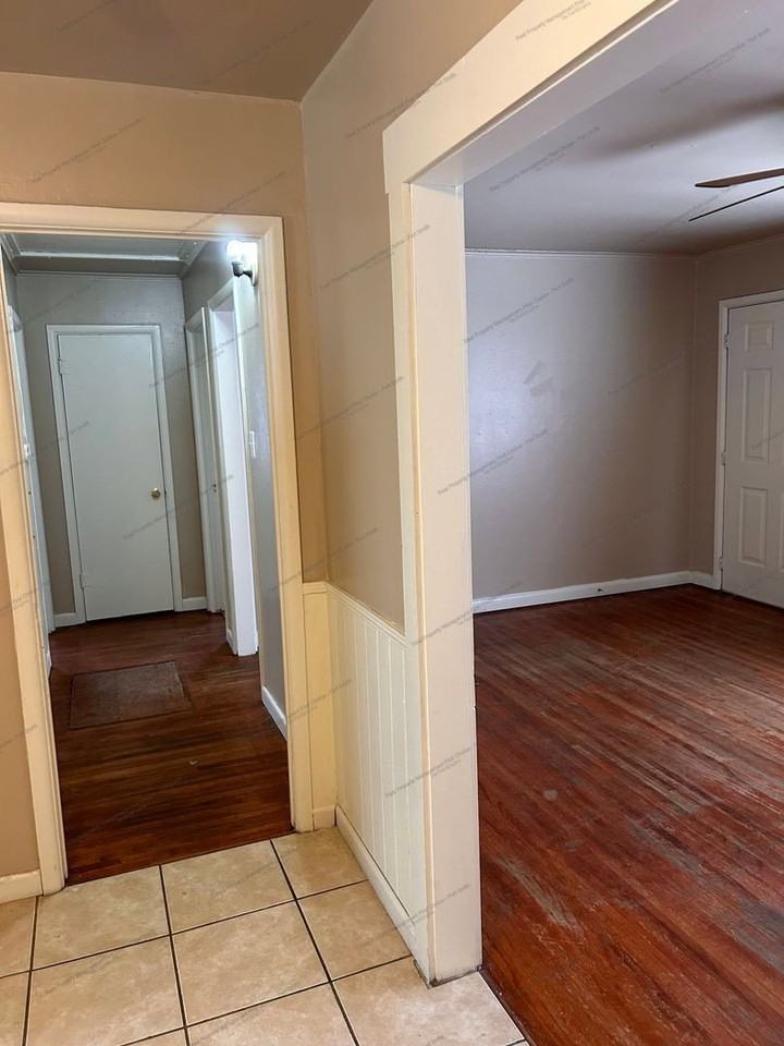 2705 Phoenix Ave - Photo 4 of 12
