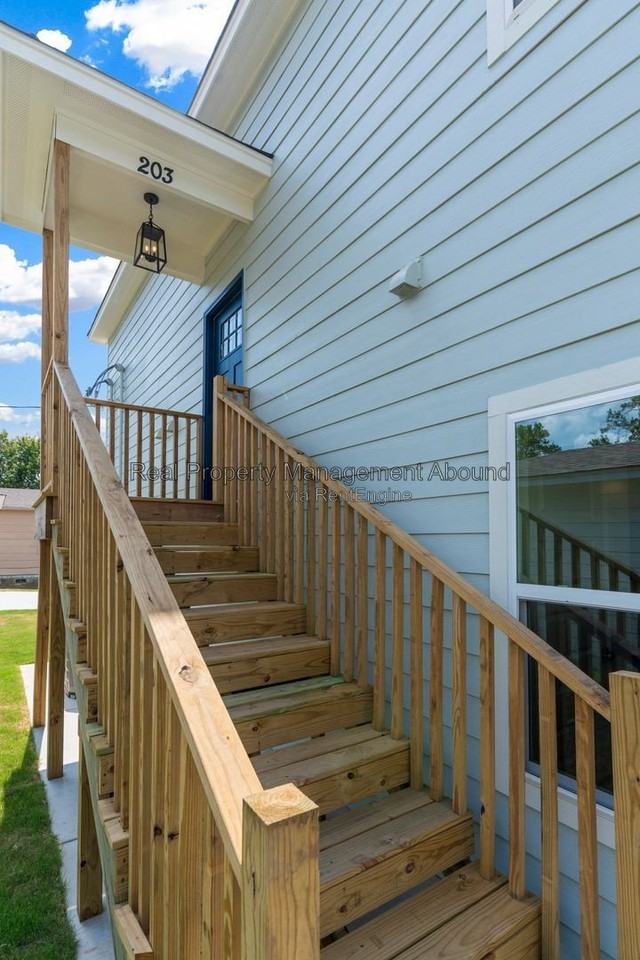 203 E 11th St #A - Photo 6 of 50