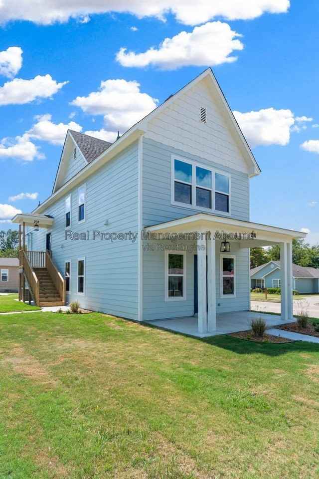 203 E 11th St #A - Photo 7 of 50