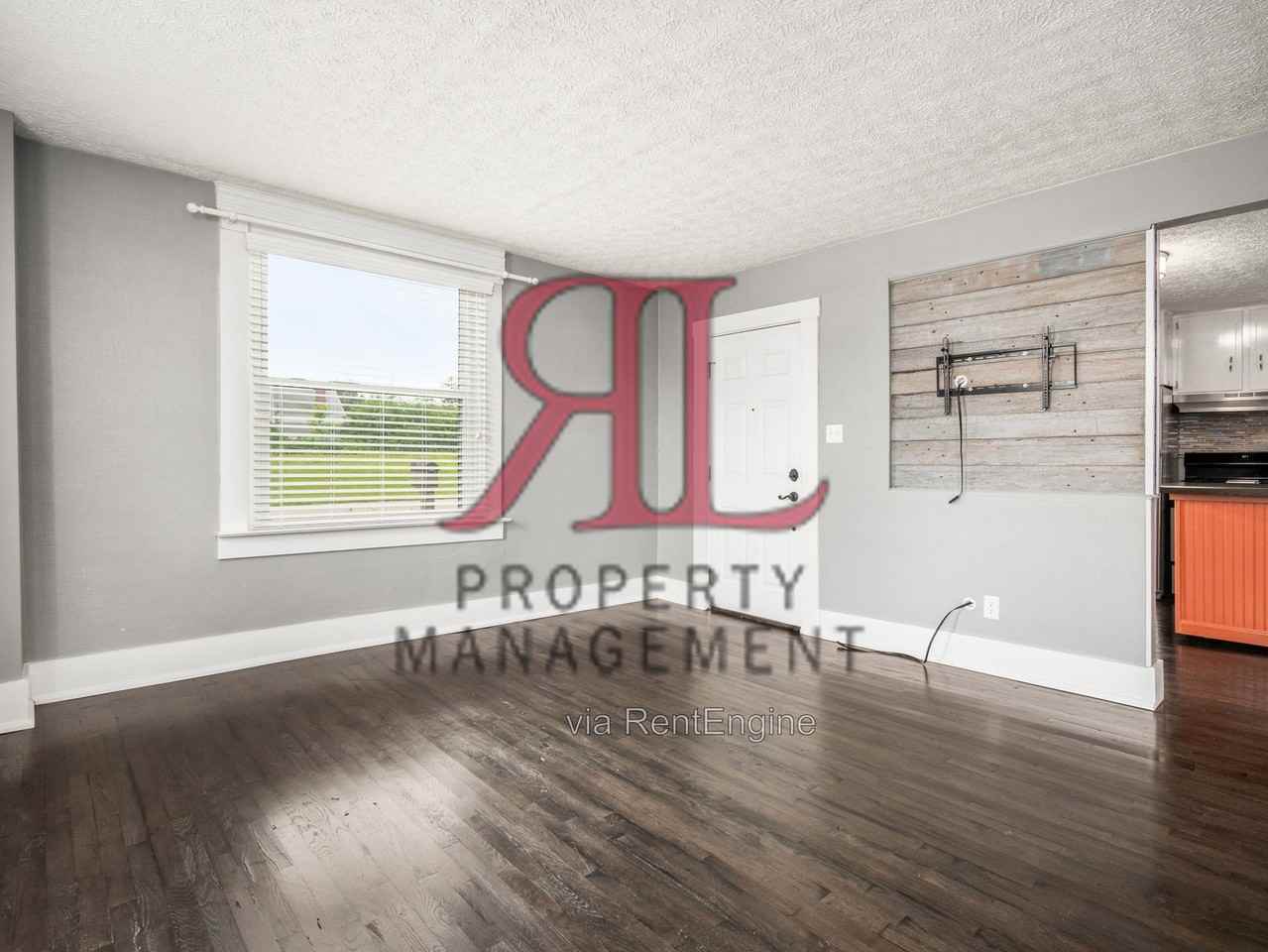5280 Center St - Photo 7 of 47