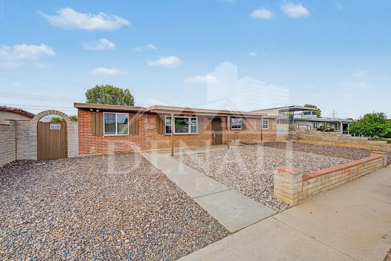 7957 E Nicaragua Dr - Photo 2 of 23