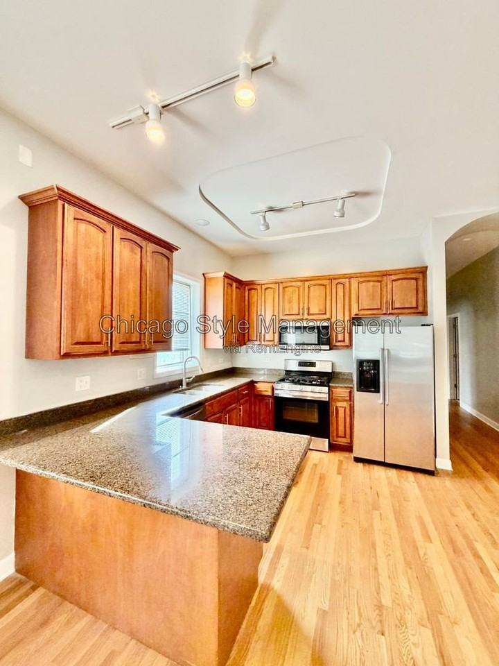 6646 S Greenwood Ave #3S - Photo 2 of 12
