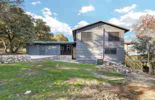 featured image of 1122 Oakridge Ln