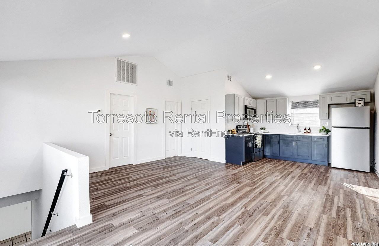 1122 Oakridge Ln - Photo 5 of 22