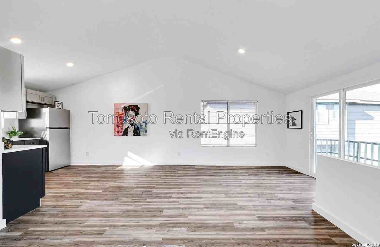 1122 Oakridge Ln - Photo 6 of 22