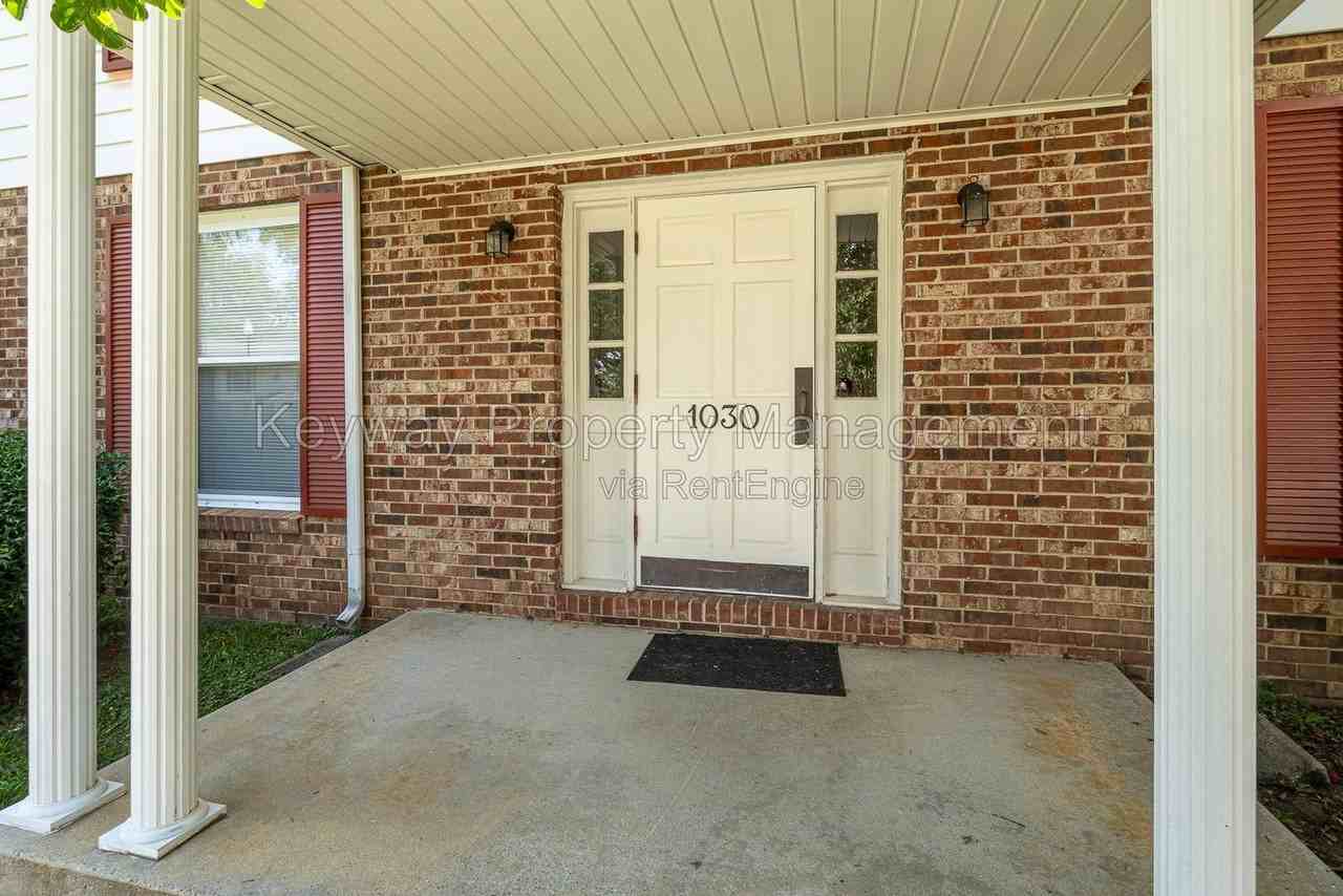 1030 Carriage Dr #D - Photo 5 of 17
