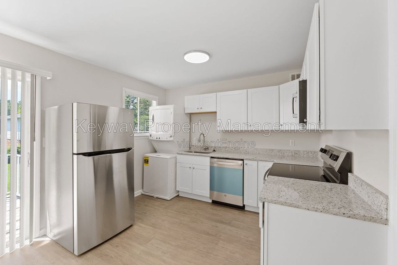 1030 Carriage Dr #D - Photo 6 of 17