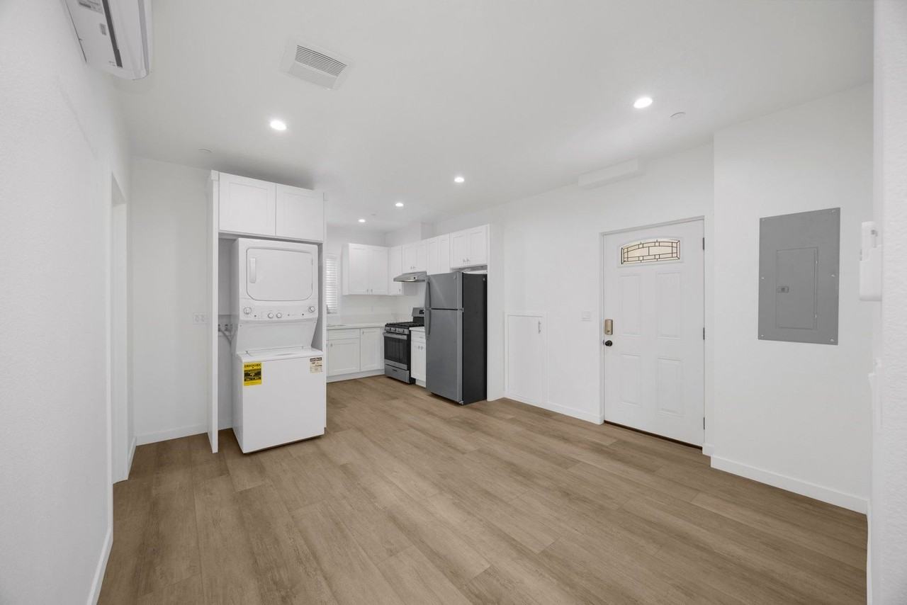 308 N Catalina Ave #AVE - Photo 3 of 23