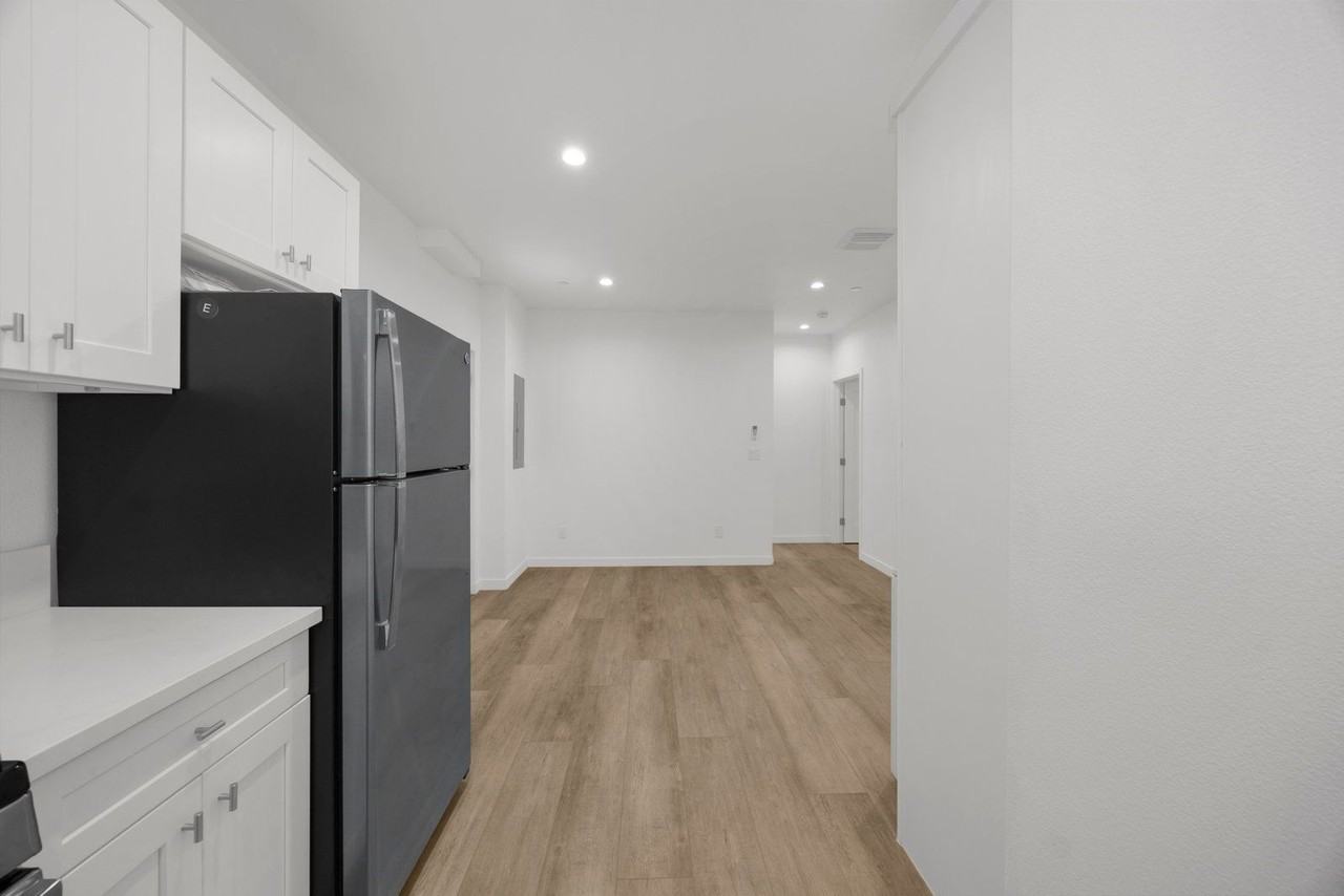 308 N Catalina Ave #AVE - Photo 6 of 23