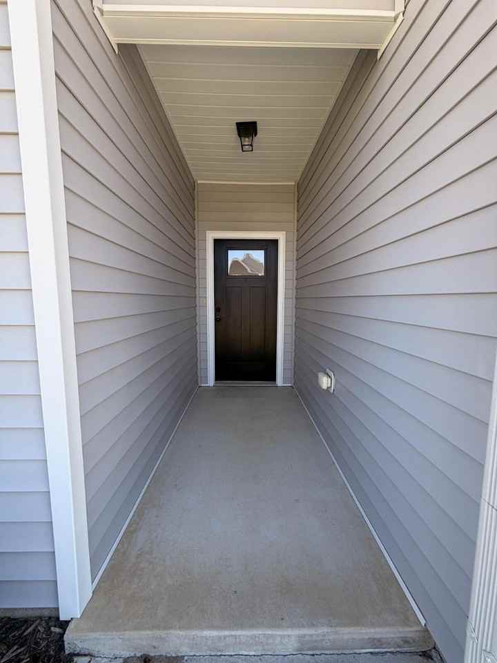 1520 Penncross Dr - Photo 2 of 48