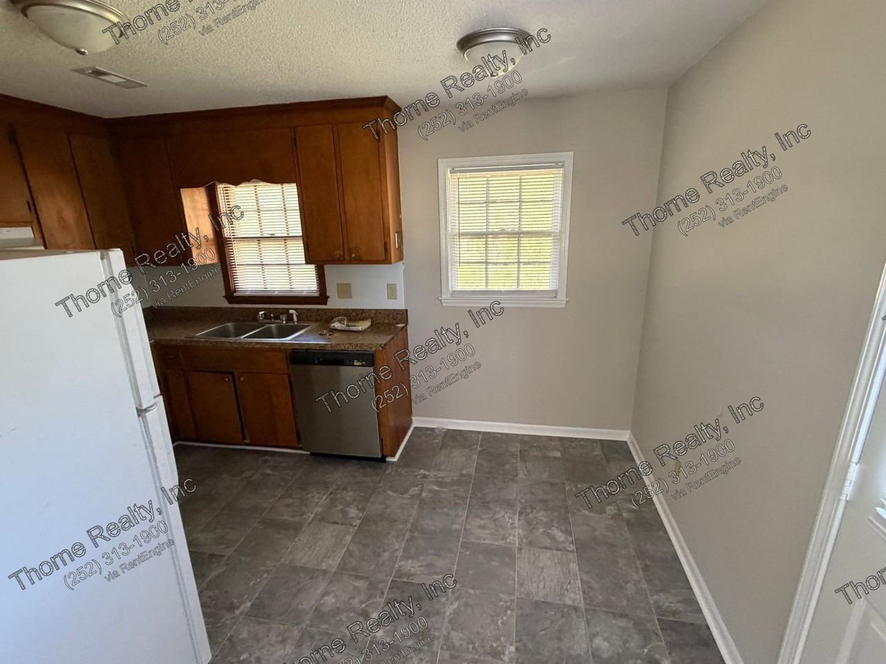 402 W Howard Ave - Photo 3 of 8