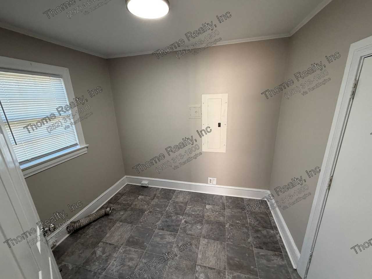 210 Thrash St - Photo 4 of 11