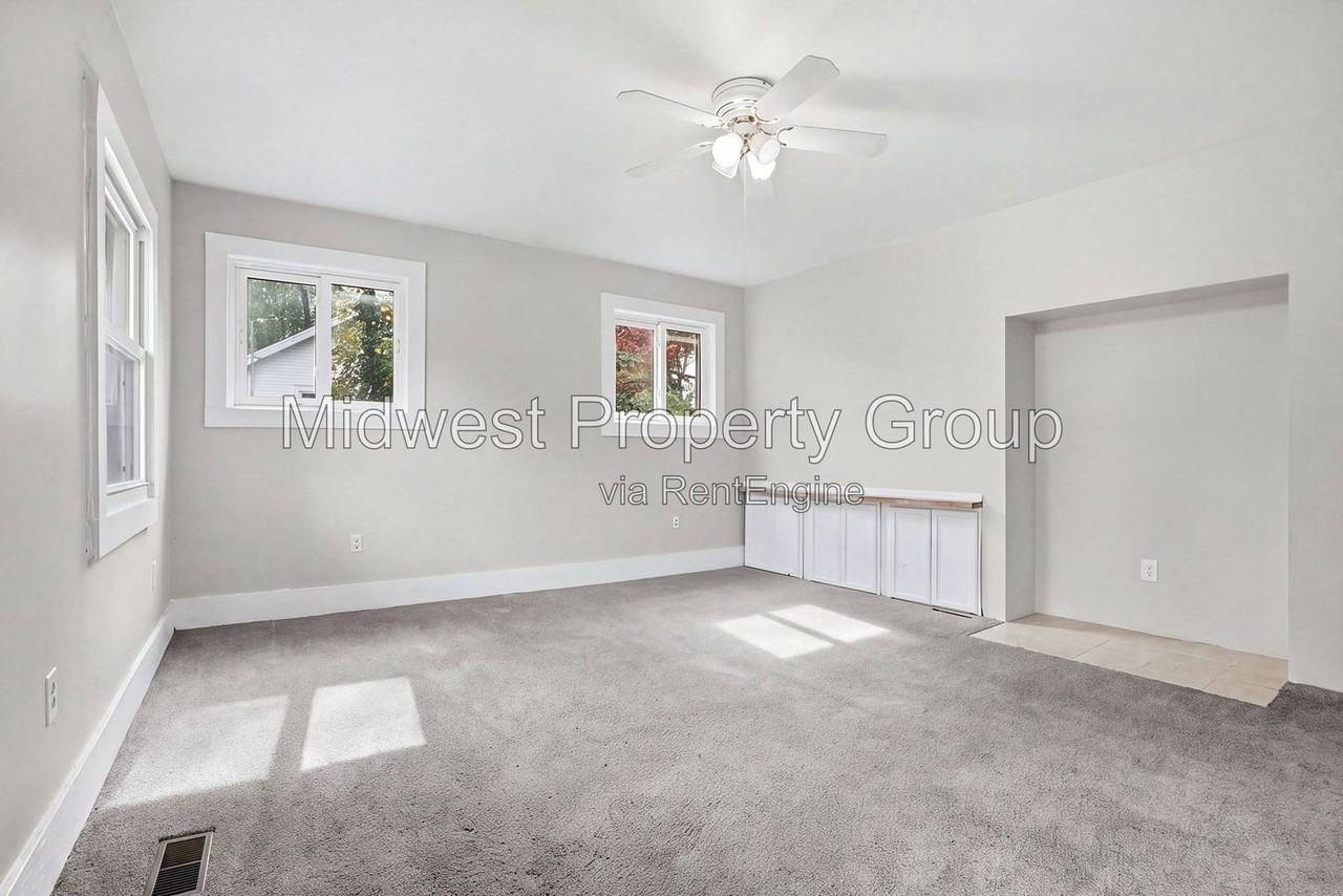 53 Beacon Ave - Photo 3 of 25