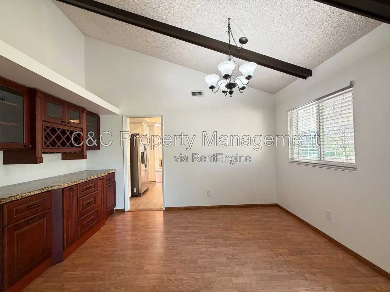 612 Sheffield Ct - Photo 4 of 10
