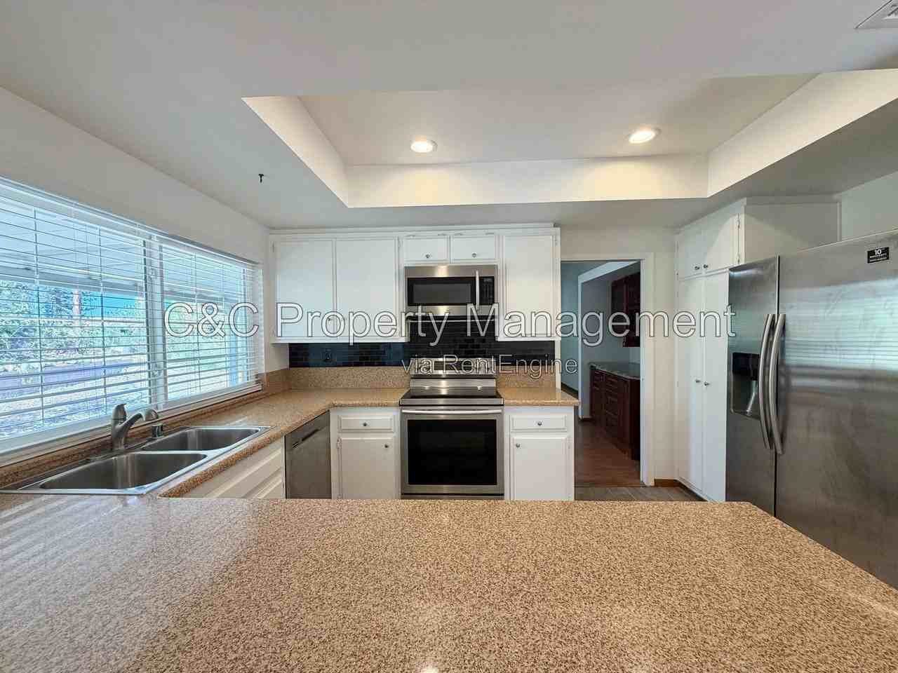 612 Sheffield Ct - Photo 5 of 10