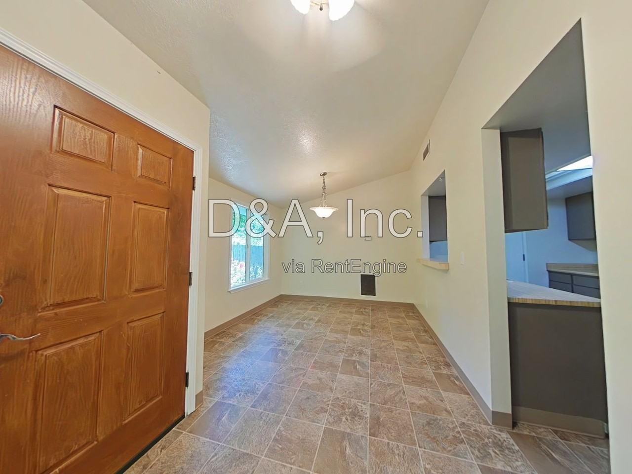 1109 Se Bell Ave - Photo 2 of 15