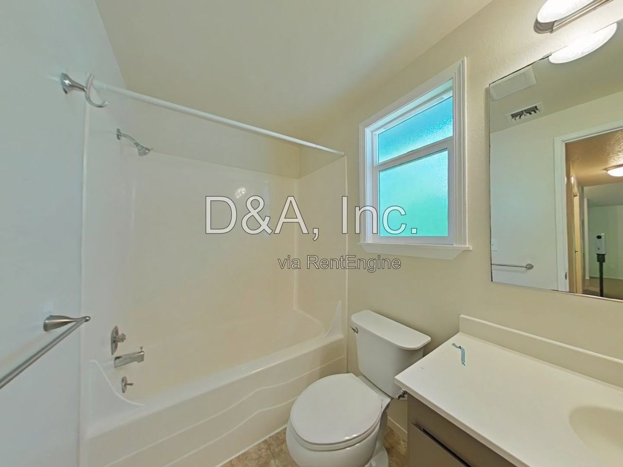 1109 Se Bell Ave - Photo 6 of 15