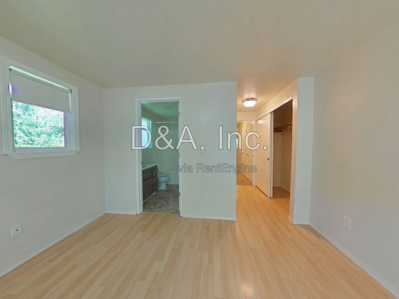 1109 Se Bell Ave - Photo 7 of 15