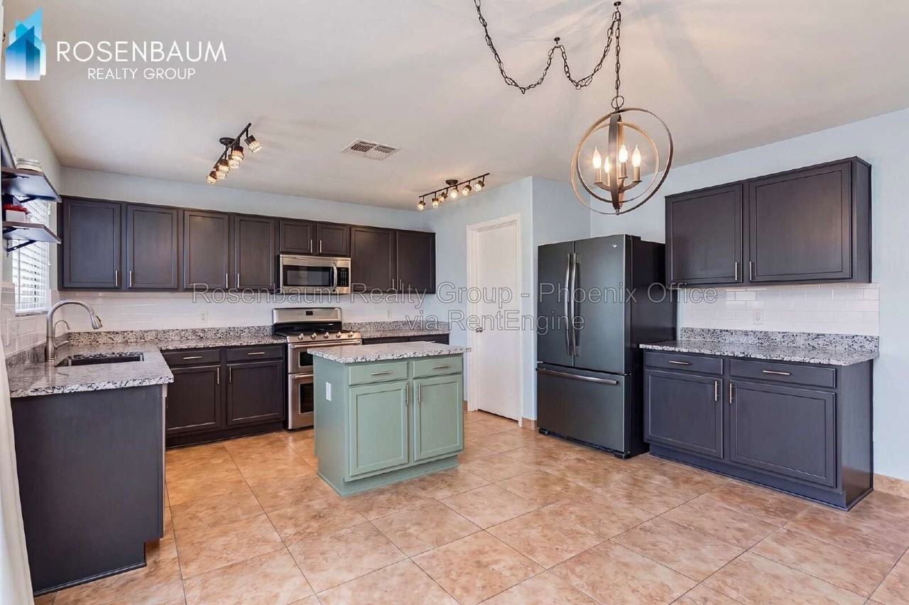 16008 W Lilac St - Photo 7 of 25
