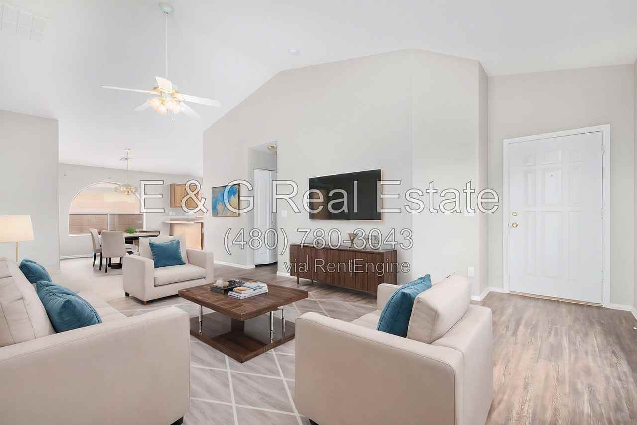 12412 W Solano Dr - Photo 3 of 26