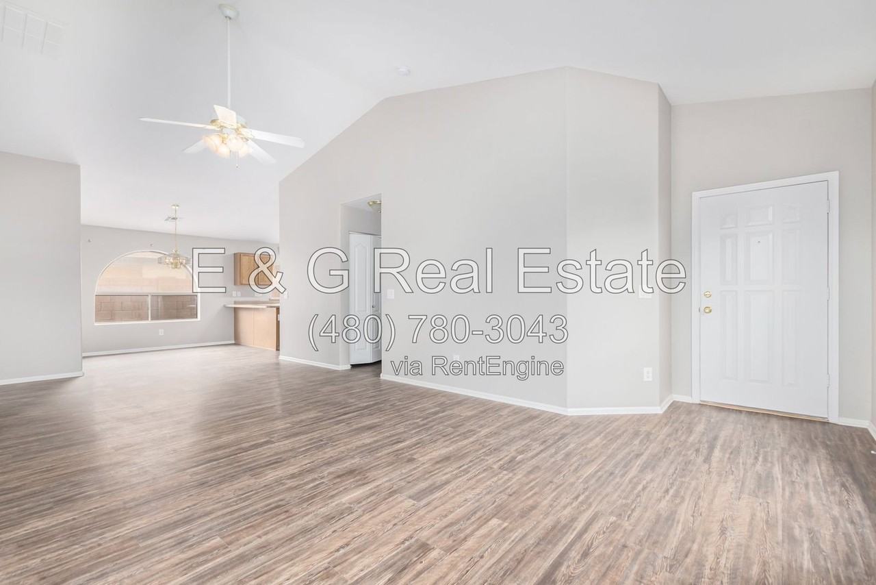 12412 W Solano Dr - Photo 4 of 26