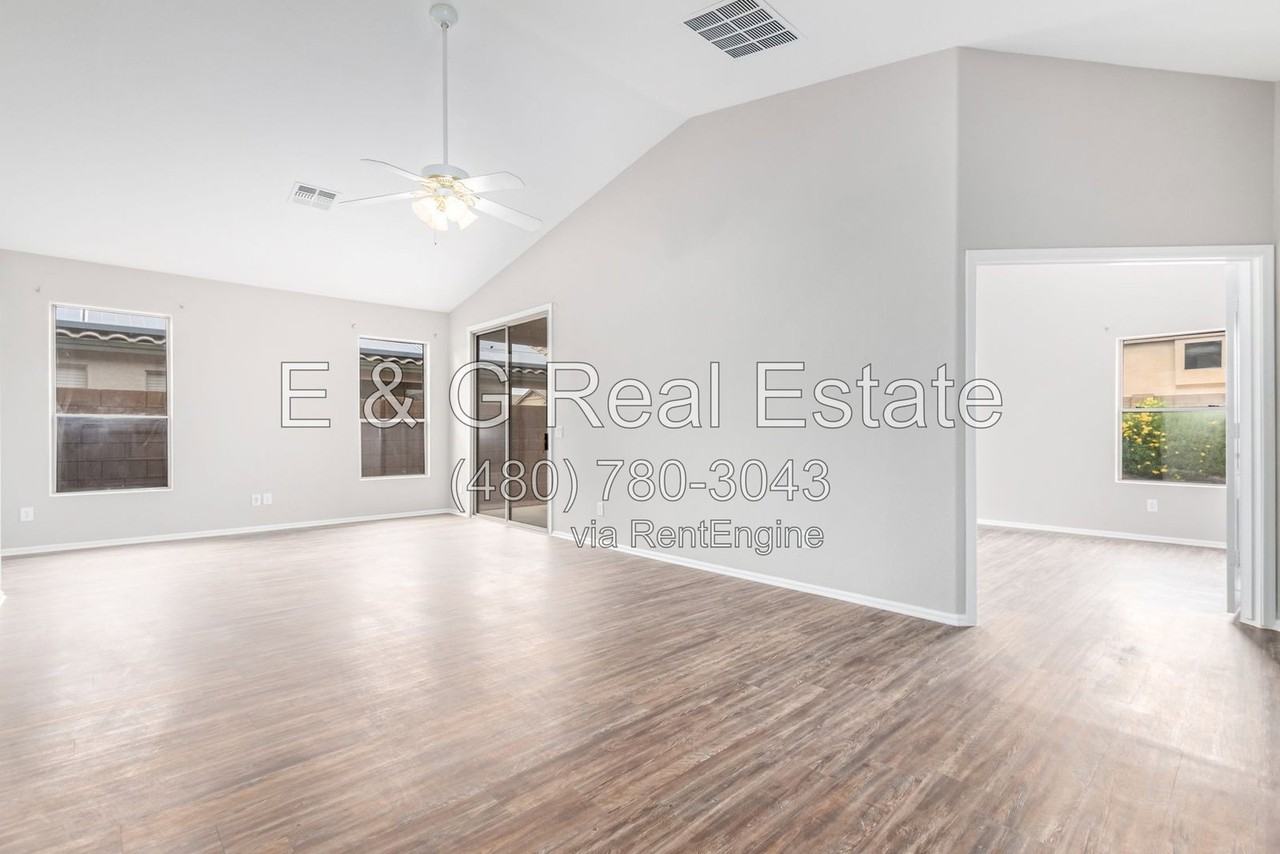 12412 W Solano Dr - Photo 5 of 26