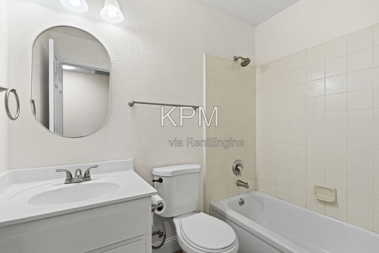 1057 Tobin Pl - Photo 5 of 38