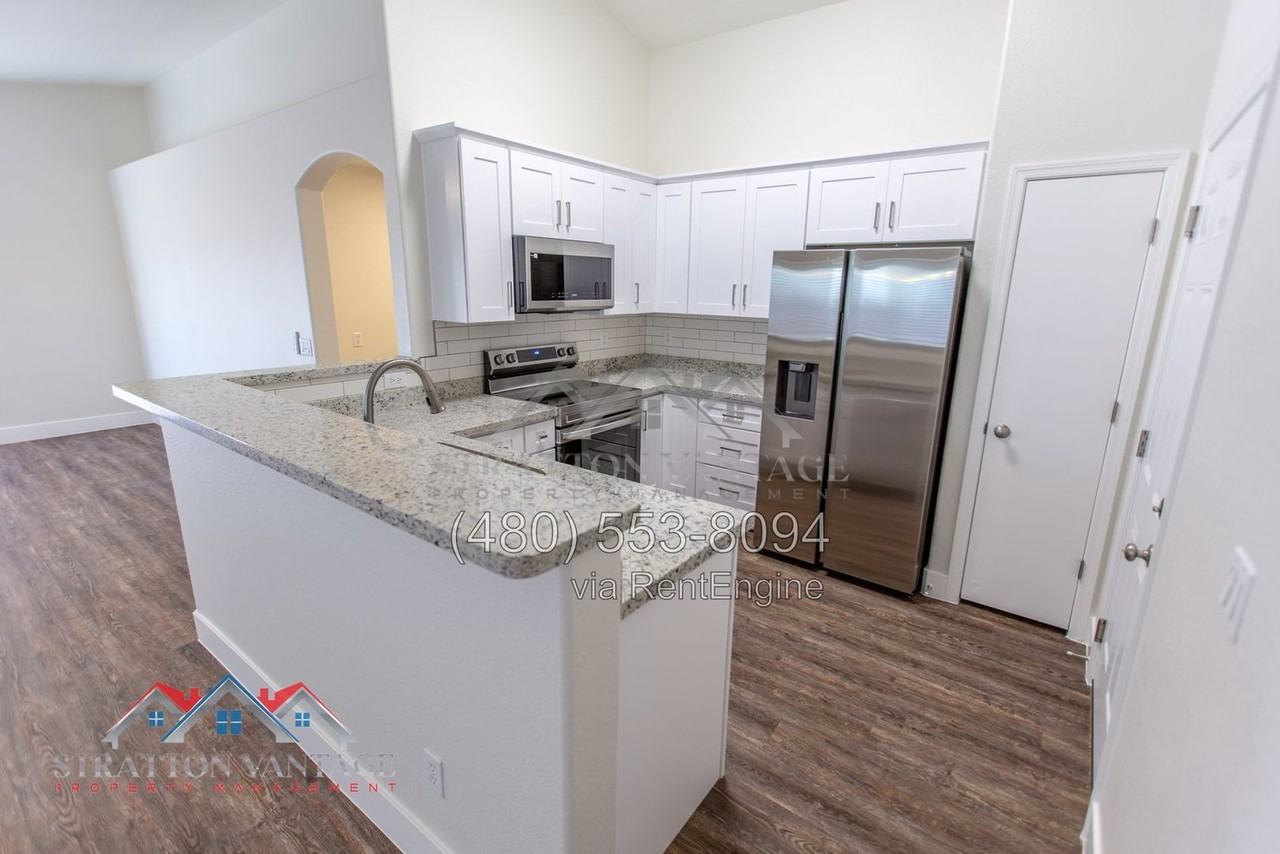 962 S Wildrose - Photo 2 of 45