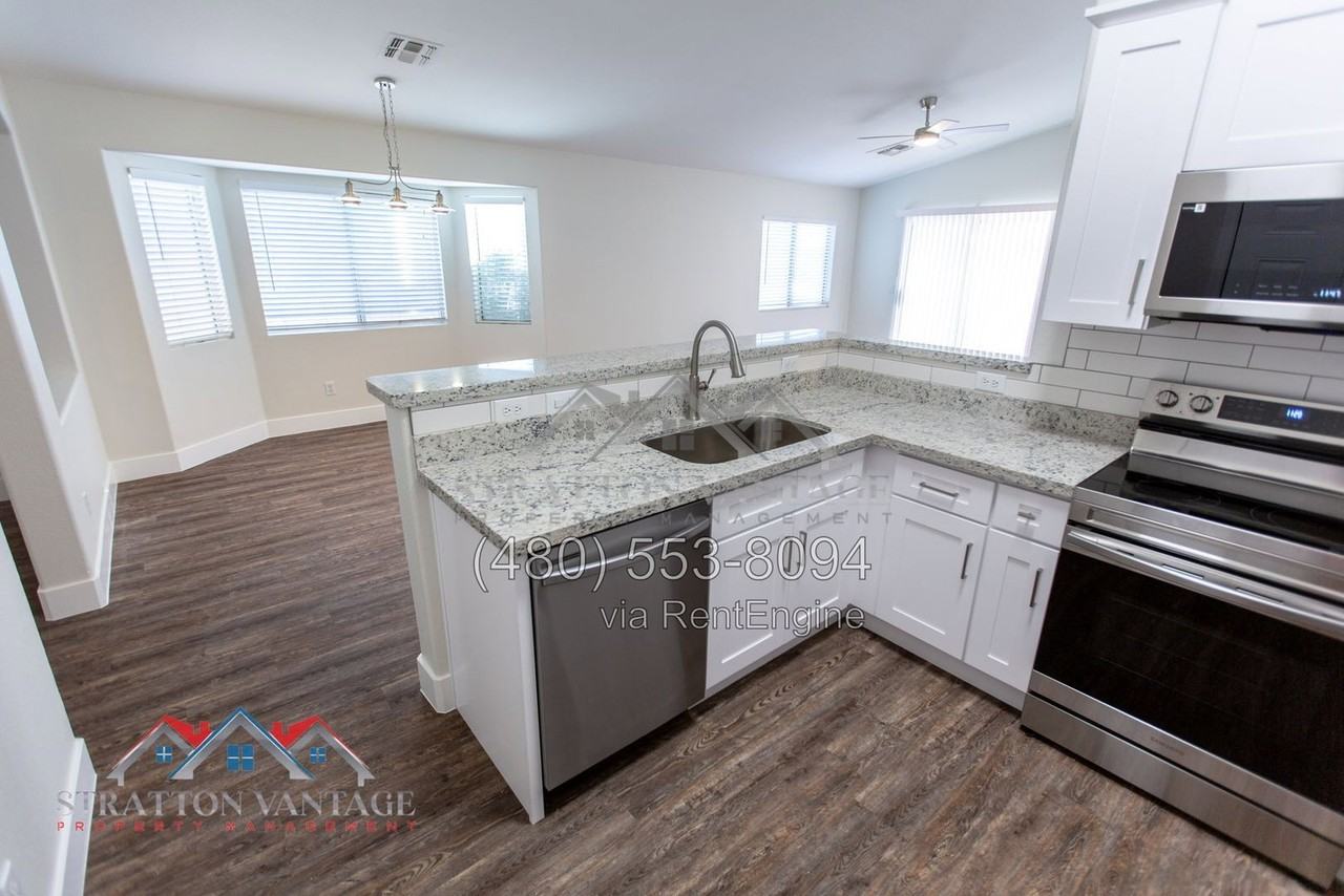 962 S Wildrose - Photo 3 of 45