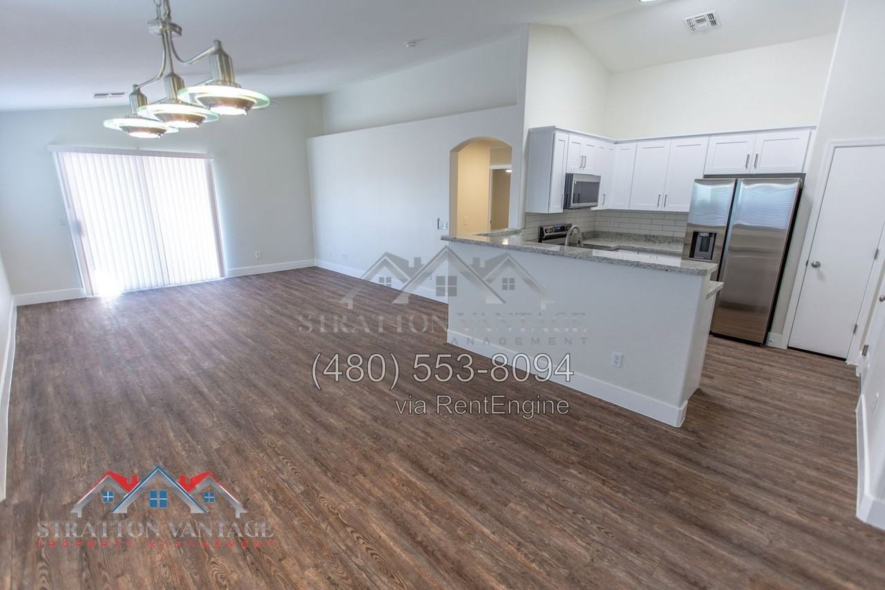 962 S Wildrose - Photo 4 of 45