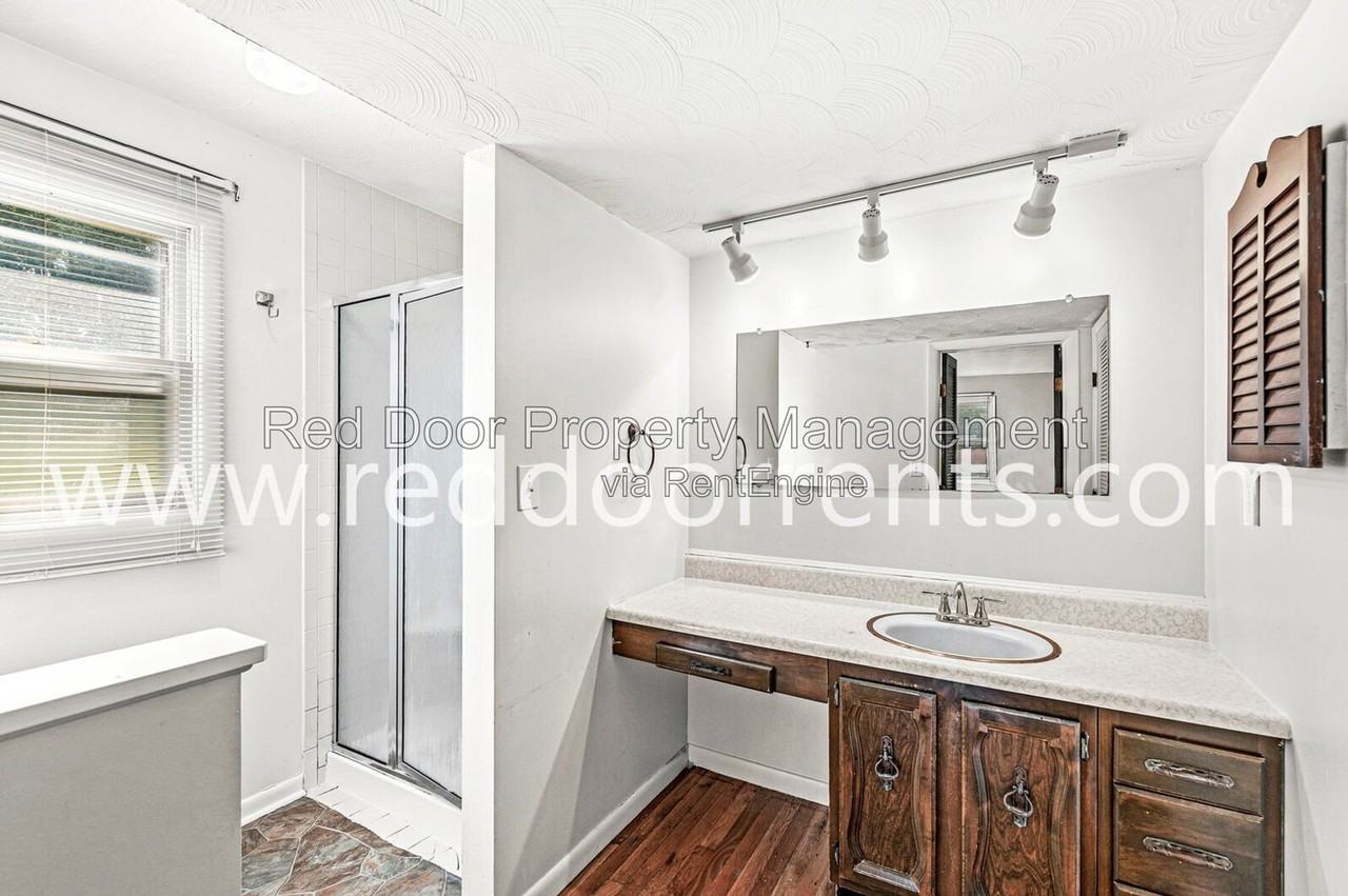 149 Pearl St - Photo 4 of 25
