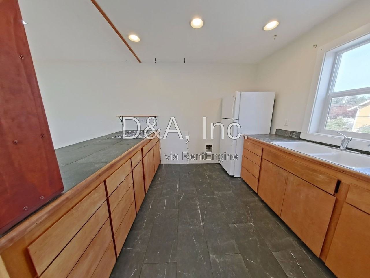 1358 Nw Polk Ave - Photo 5 of 13