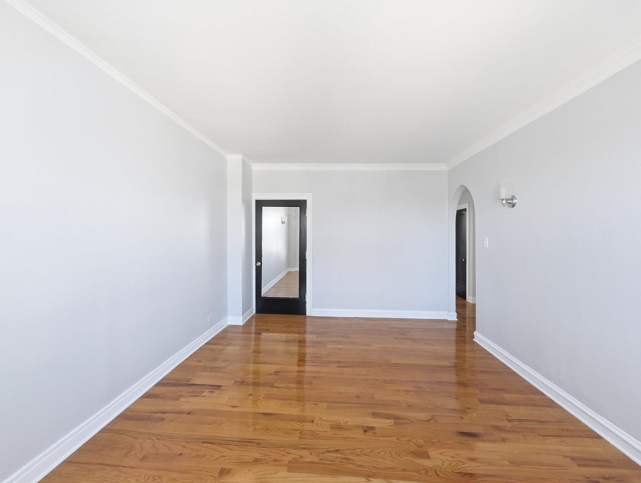 917 West Eastwood Avenue #107 - Photo 3 of 18