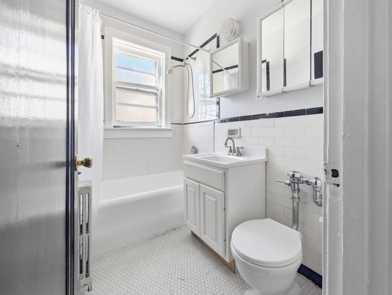 917 West Eastwood Avenue #107 - Photo 4 of 18