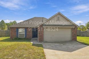 2121 W Oak St - Photo 1 of 1
